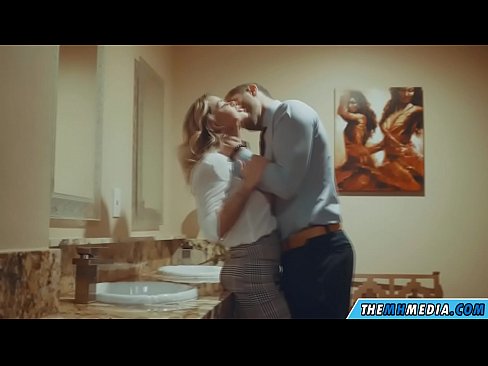 ❤️ Keď vás prsnatá blondínka zvádza na verejných toaletách ️ Ruské porno na nás ☑